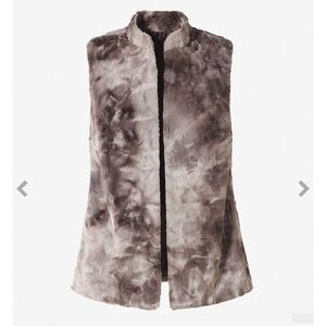 4/$20 Chico’s faux fur plush vest beige black with mandarin collar- size S- 4 US